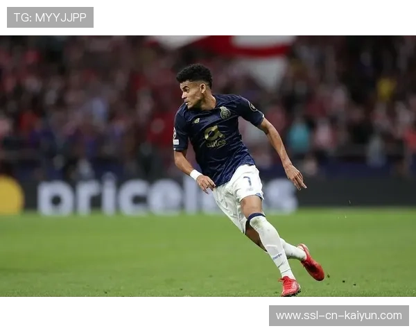 波尔图反击中前锋完成致命推进：速度与智慧的完美结合