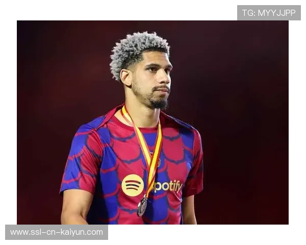 每体：阿劳霍可能会在欧冠中继续首发，而孔德将会轮休，阿劳霍进球