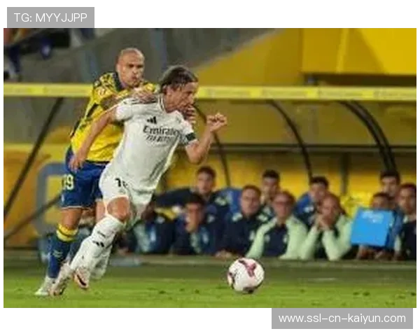 维尼修斯转身假动作后破门得手