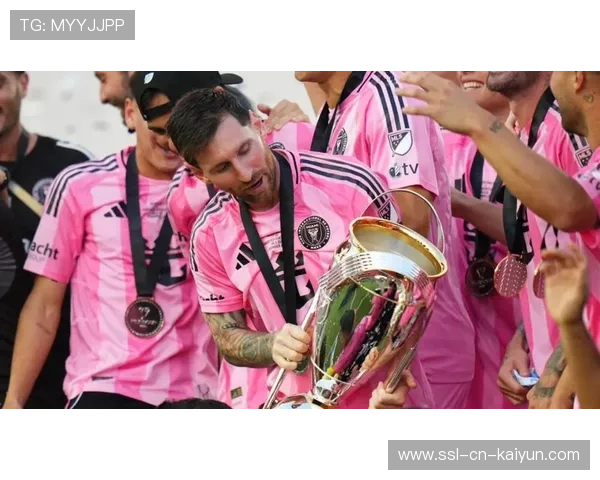 迈阿密国际发布冠军海报，梅西站在画面核心位置