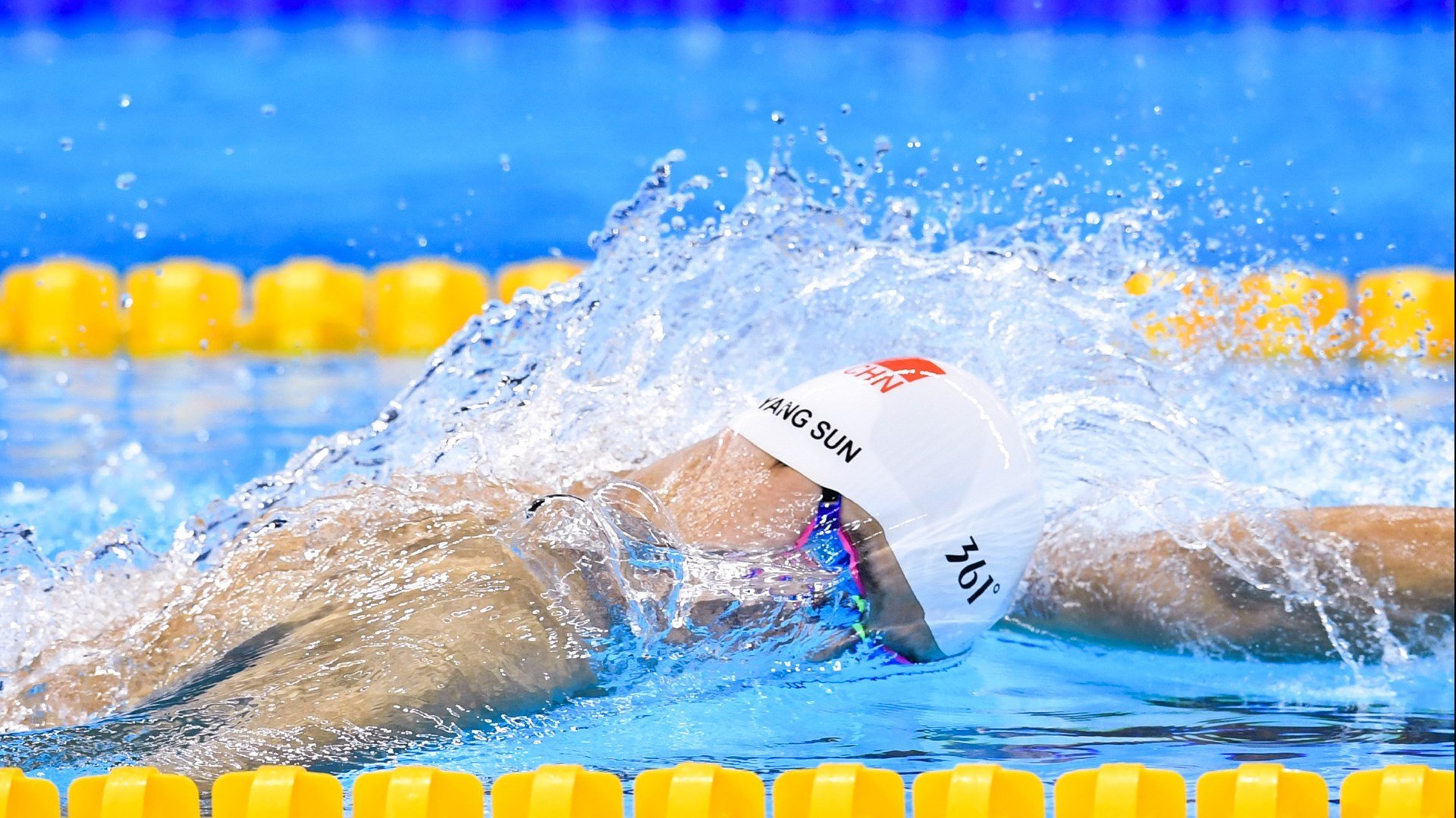 NBA常规赛掘金险胜太阳 约基奇关键时刻连得8分终结悬念，nba_约基奇27分掘金力克太阳